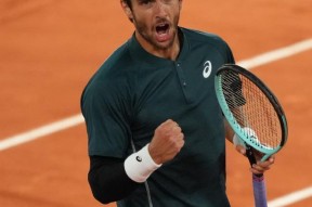 包含德约科维奇连续五场比赛得分超过连败，热火挑战极限！的词条