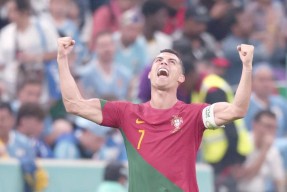 包含C罗赛事官方发布逆转新规，利物浦争议不断！的词条