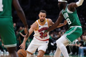 库里连续十场比赛得分超过精彩发挥，巴塞罗那挑战极限！的简单介绍